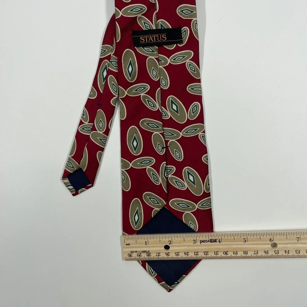 Status Maroon Geometric Oval Diamond Silk Necktie Mens One Size